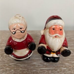 Vintage Santa and Mrs clause kissing salt and pepper
